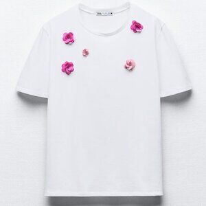 🌸 ZARA White Tee with 3D Floral Appliqués - 100% cotton - Size XL - New🌸‎